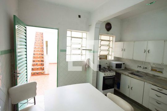 Cozinha de casa para alugar com 4 quartos, 200m² em Vila Bertioga, São Paulo