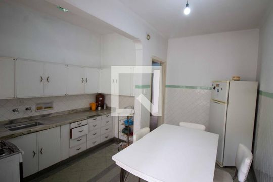 Cozinha de casa para alugar com 4 quartos, 200m² em Vila Bertioga, São Paulo
