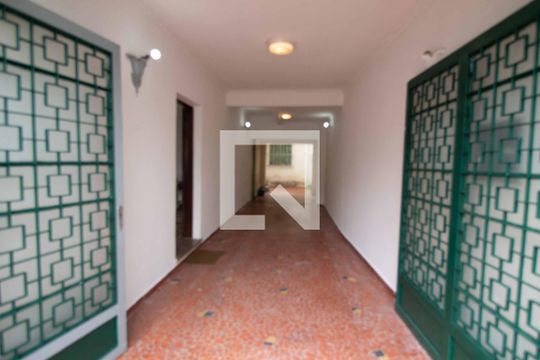 Garagem de casa para alugar com 4 quartos, 200m² em Vila Bertioga, São Paulo