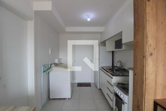 Sala/Cozinha de apartamento para alugar com 1 quarto, 28m² em Vila Ema, São Paulo