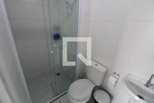 Banheiro de apartamento para alugar com 1 quarto, 28m² em Vila Ema, São Paulo