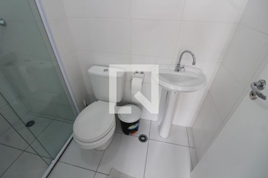 Banheiro de apartamento para alugar com 1 quarto, 28m² em Vila Ema, São Paulo