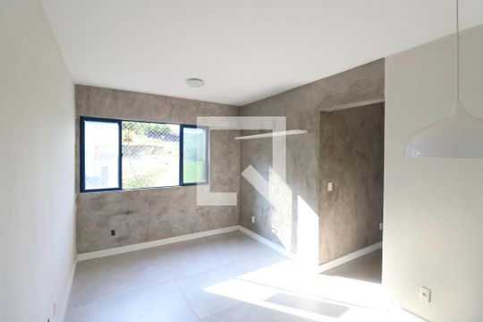 Sala de apartamento para alugar com 2 quartos, 50m² em Colubande, São Gonçalo