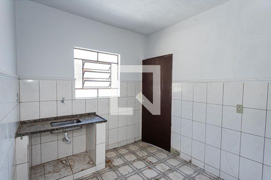 Cozinha de casa para alugar com 1 quarto, 50m² em Vila Cavaton, São Paulo