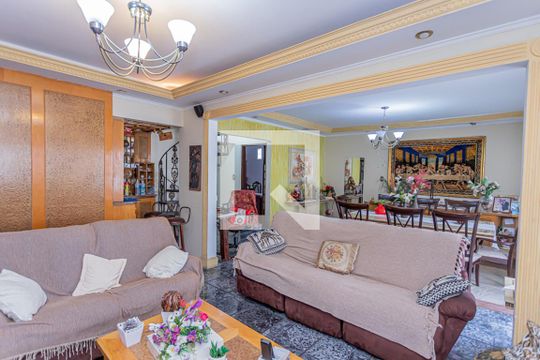 Sala de estar de casa à venda com 4 quartos, 600m² em Vila Zulmira, São Paulo