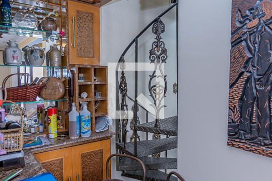 Sala de estar de casa à venda com 4 quartos, 600m² em Vila Zulmira, São Paulo