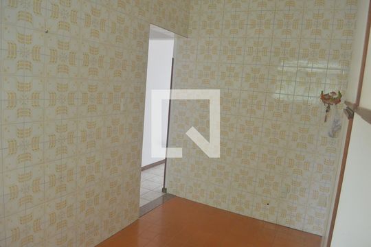 Cozinha de apartamento para alugar com 2 quartos, 77m² em Centro, São Vicente