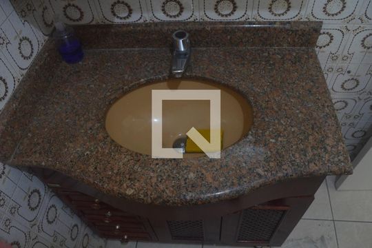 Banheiro de apartamento para alugar com 2 quartos, 77m² em Centro, São Vicente
