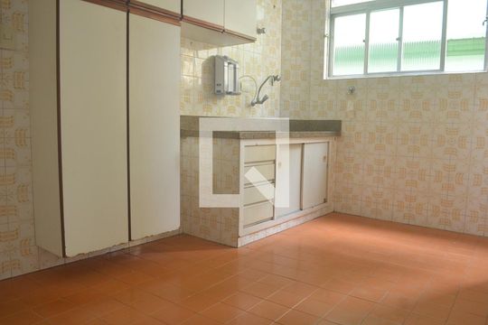 Cozinha de apartamento para alugar com 2 quartos, 77m² em Centro, São Vicente