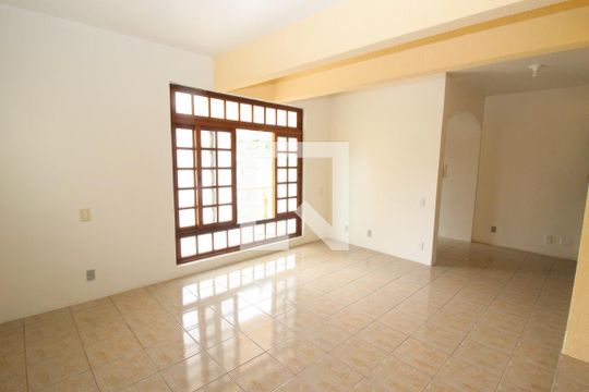 Casa à venda com 3 quartos, 345m² em Partenon, Porto Alegre
