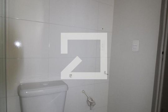 Banheiro de kitnet/studio para alugar com 1 quarto, 45m² em Centro, Campinas