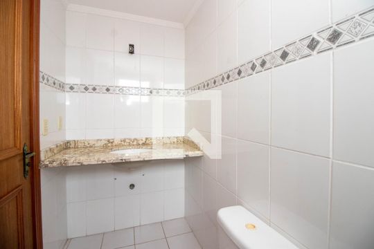 Banheiro da Suíte 1 de apartamento para alugar com 3 quartos, 240m² em São João, Porto Alegre