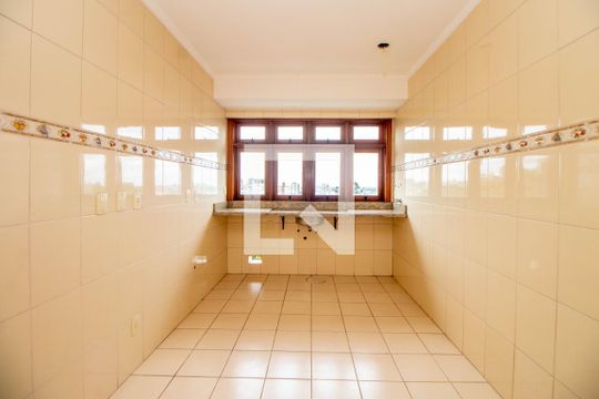 Cozinha de apartamento para alugar com 3 quartos, 240m² em São João, Porto Alegre