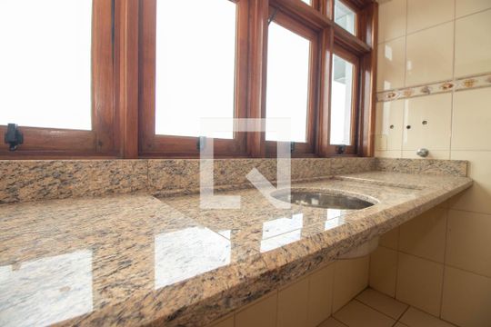 Cozinha de apartamento para alugar com 3 quartos, 240m² em São João, Porto Alegre