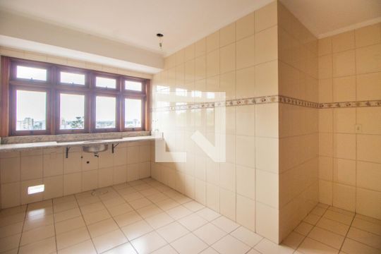 Cozinha de apartamento para alugar com 3 quartos, 240m² em São João, Porto Alegre