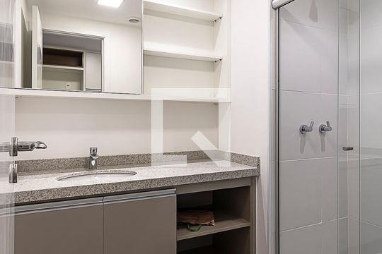 Banheiro de kitnet/studio à venda com 1 quarto, 25m² em Indianópolis, São Paulo