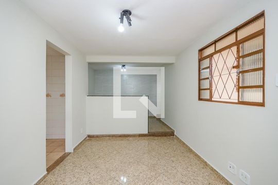 Casa para alugar com 2 quartos, 74m² em Bonfim, Belo Horizonte