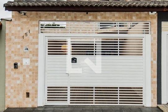 Fachada de casa à venda com 3 quartos, 200m² em Vila Planalto, Guarulhos