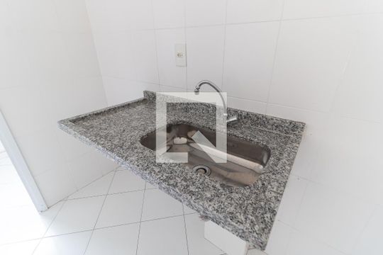 Cozinha de apartamento para alugar com 2 quartos, 47m² em Vila Caraguata, São Paulo