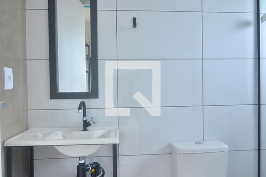 Banheiro de kitnet/studio para alugar com 1 quarto, 30m² em Marechal Rondon, Canoas