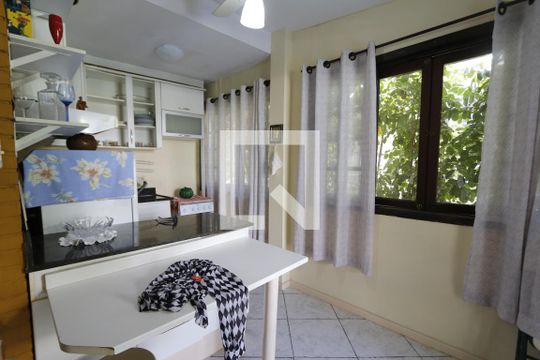 Cozinha de kitnet/studio para alugar com 1 quarto, 40m² em Barra da Tijuca, Rio de Janeiro