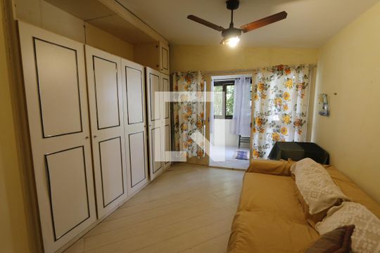 sala de kitnet/studio para alugar com 1 quarto, 40m² em Barra da Tijuca, Rio de Janeiro