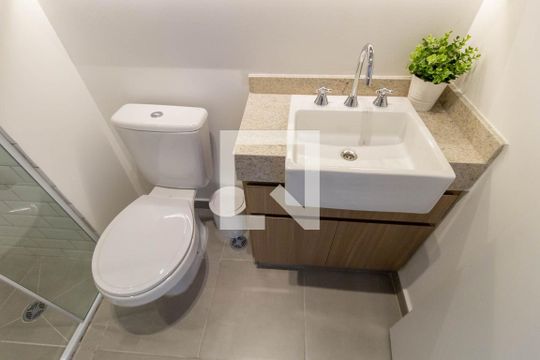 Banheiro  de kitnet/studio para alugar com 1 quarto, 27m² em Vila Mariana, São Paulo