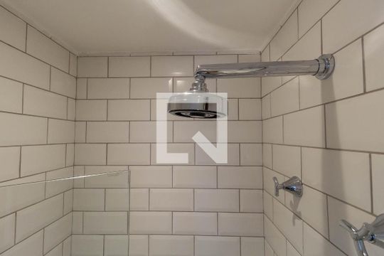 Banheiro  de kitnet/studio para alugar com 1 quarto, 27m² em Vila Mariana, São Paulo