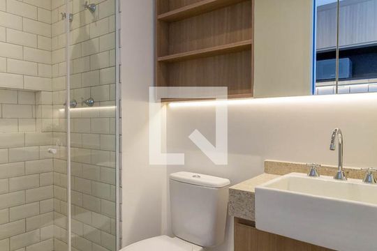 Banheiro  de kitnet/studio para alugar com 1 quarto, 27m² em Vila Mariana, São Paulo