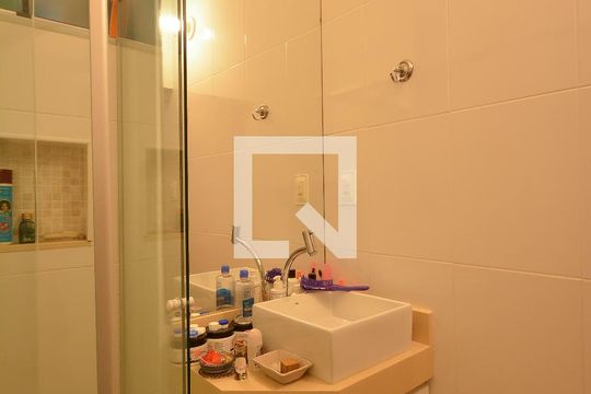 Banheiro da suite de apartamento para alugar com 3 quartos, 96m² em Flamengo, Rio de Janeiro
