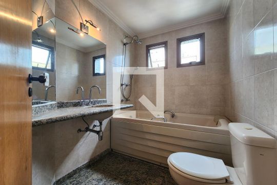 Banheiro de apartamento para alugar com 3 quartos, 165m² em Cerâmica, São Caetano do Sul