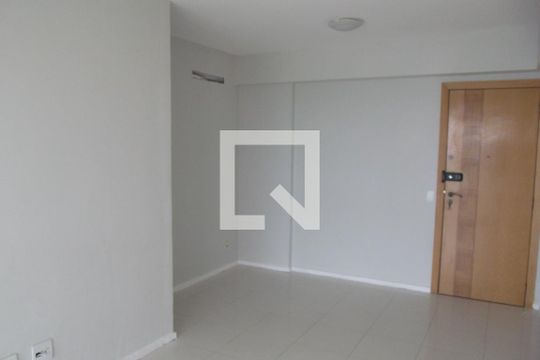 Sala de apartamento para alugar com 3 quartos, 110m² em Barra da Tijuca, Rio de Janeiro
