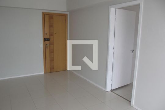 Sala de apartamento para alugar com 3 quartos, 110m² em Barra da Tijuca, Rio de Janeiro