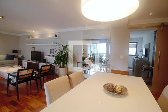Apartamento à venda com 3 quartos, 165m² em Vila Suzana, São Paulo