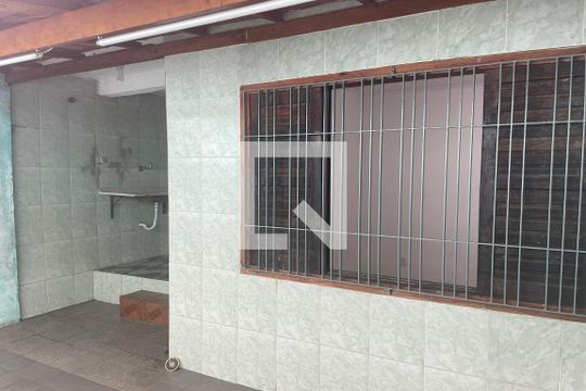 Área de Serviço de casa para alugar com 3 quartos, 130m² em Vila Antonieta, São Paulo