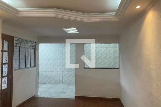 Casa para alugar com 3 quartos, 130m² em Vila Antonieta, São Paulo