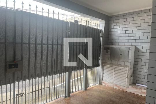 Garagem de casa para alugar com 3 quartos, 130m² em Vila Antonieta, São Paulo