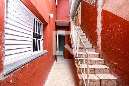 Escada de casa para alugar com 1 quarto, 40m² em Vila Madalena, São Paulo