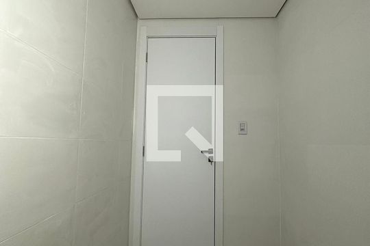 Banheiro de apartamento à venda com 2 quartos, 57m² em Scharlau, São Leopoldo