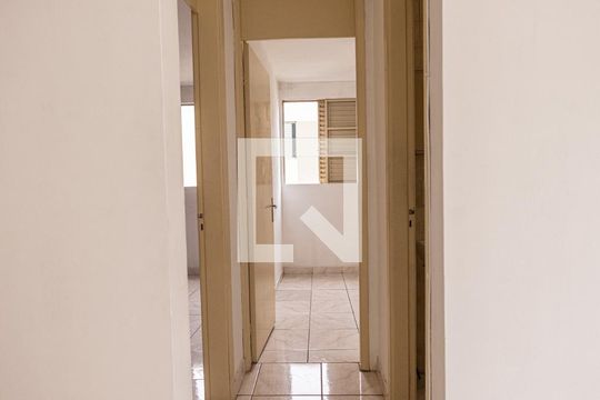 Corredor de apartamento para alugar com 2 quartos, 60m² em Vila Carrão, São Paulo
