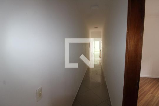 Corredor de casa à venda com 2 quartos, 175m² em Jardim Teresa, São Paulo