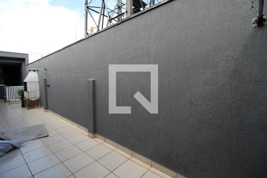 Churrasqueira de casa à venda com 2 quartos, 175m² em Jardim Teresa, São Paulo