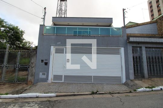 Fachada de casa à venda com 2 quartos, 175m² em Jardim Teresa, São Paulo