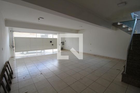 Garagem de casa à venda com 2 quartos, 175m² em Jardim Teresa, São Paulo
