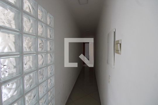 Corredor de casa à venda com 2 quartos, 175m² em Jardim Teresa, São Paulo