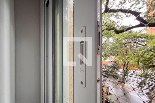 Janela Anti-ruído de apartamento à venda com 2 quartos, 105m² em Vila Uberabinha, São Paulo