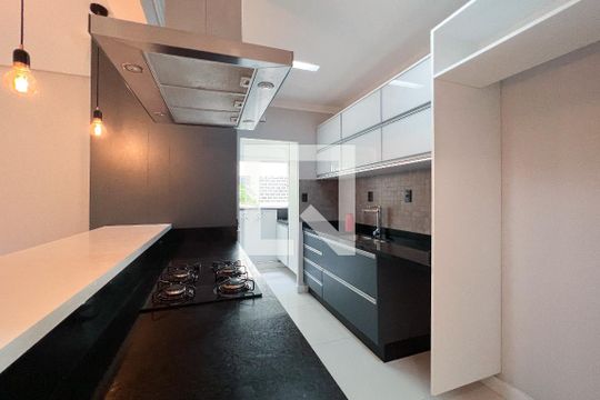 Cozinha de apartamento à venda com 2 quartos, 105m² em Vila Uberabinha, São Paulo