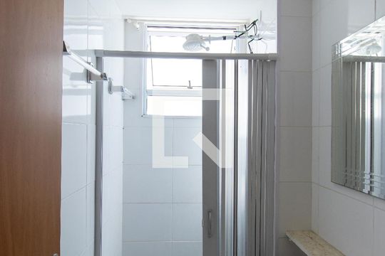 Banheiro de apartamento para alugar com 2 quartos, 39m² em Jardim Caiapiá, Cotia