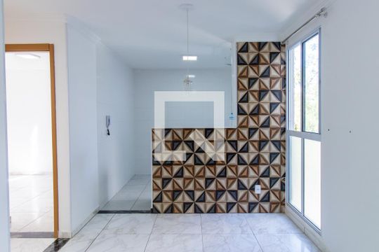Sala de apartamento para alugar com 2 quartos, 39m² em Jardim Caiapiá, Cotia