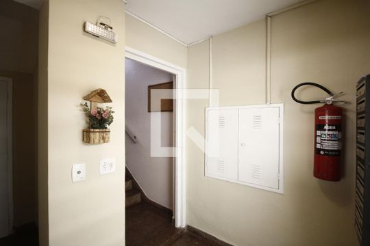 Hall de Entrada de apartamento para alugar com 3 quartos, 80m² em Vl Firmiano Pinto, São Paulo